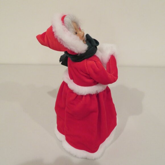 Christmas 2000 Byers’ Choice Caroler Mrs. Claus in Red Velvet Dress Green Scarf - Picture 7 of 16